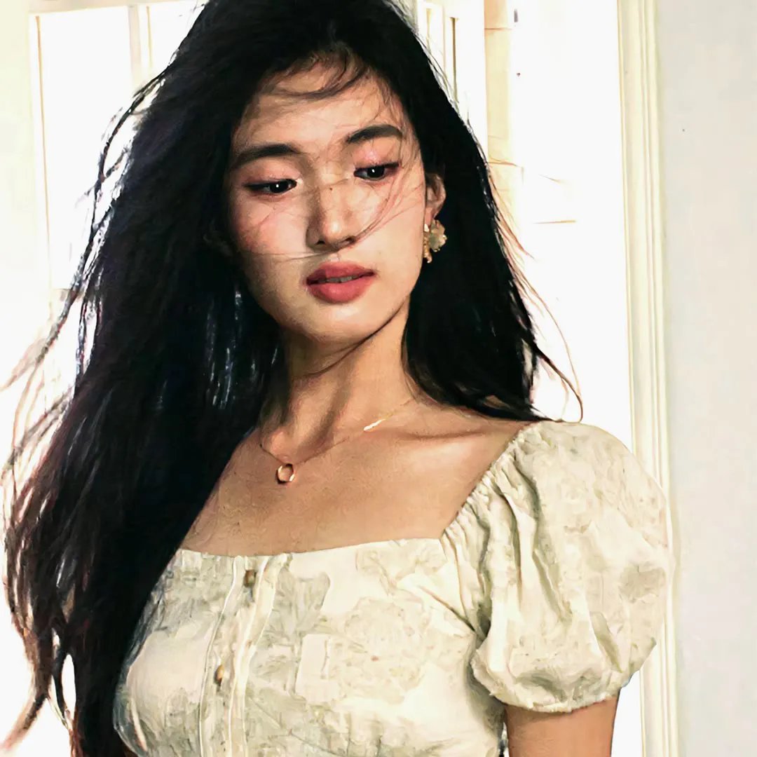 追梦的黎族女娃娃